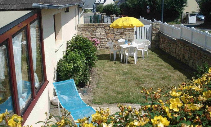 Lampaul-Ploudalmezeau Cabin | Flag 300m from beaches