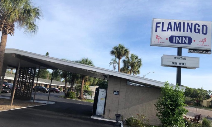 Indian Beach Sapphire Shores Hotel | Flamingo Inn