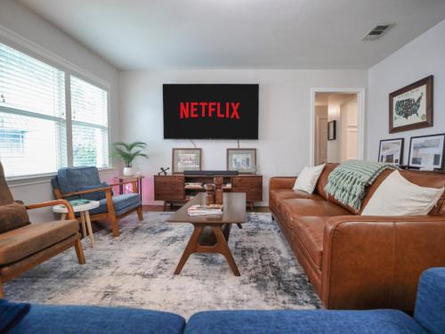 Lochwood House | Flamingo Lane House - Entire House 3BD2BA w Peloton & Tesla Chgr