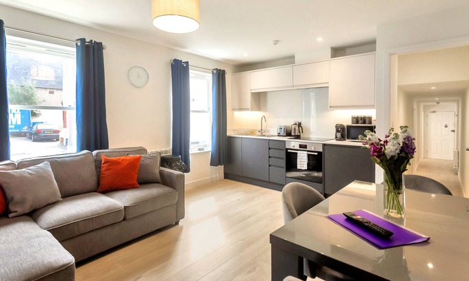 Cheltenham Apartment | Flat 1, 10E, St Paul's 2 Bedroom newly refurbished Apartment in central location