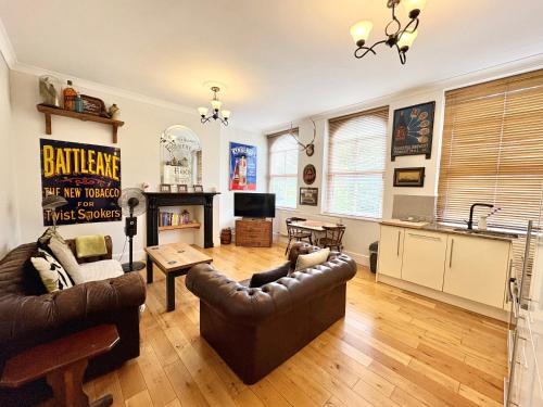 Shoscombe Apartment | Flat 1, Waterloo Apartments