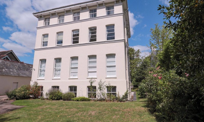 Cheltenham Cottage | FLAT 2 BATTLEDOWN GRANGE, family friendly in Cheltenham