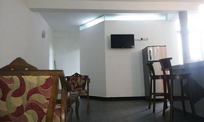 Mount Lavinia Apartment | Flat 3 - Fully Furnished Air-conditioned One Bedroom Apartment in Dehiwala