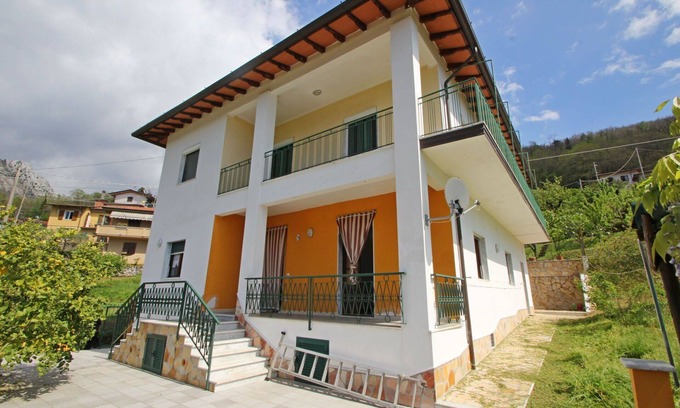 San Carlo Terme Apartment | Flat for 5 People with Garden above Massa