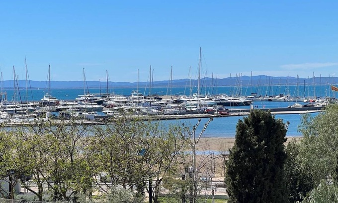 Roses Town Center Apartment | Flat in front of the sea in the centre of Roses AV-59