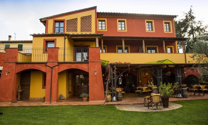 Lari Apartment | Flat in Lari, A/C, terrace, pool, restaurant, Wi-Fi, close to the village, Li