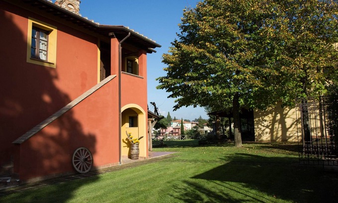 Lari Apartment | Flat in Lari, A/C, terrace, pool, restaurant, Wi-Fi, close to the village, Me
