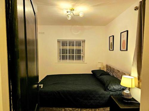 Bridgend Apartment | Flat - Sleeps 4 - WiFi