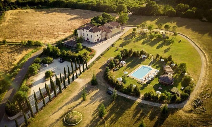 Cincelli House | Flat 'Sunflower' with private parking