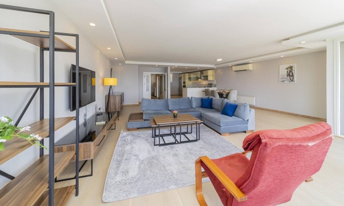 Konyaalti Apartment | Flat w Balcony 3 min to Konyaalti Beach in Antalya