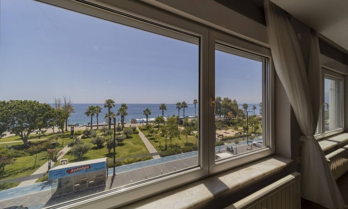 Konyaalti Apartment | Flat w Balcony 3 min to Konyaalti Beach in Antalya