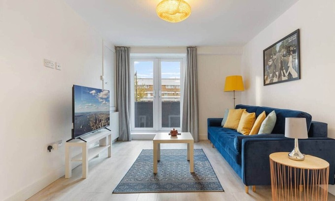 Hackney Apartment | Flat with Balcony in Trendy Dalston/4 guests