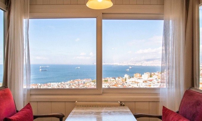 Konak Apartment | Flat with Mesmerizing Sea View in Konak