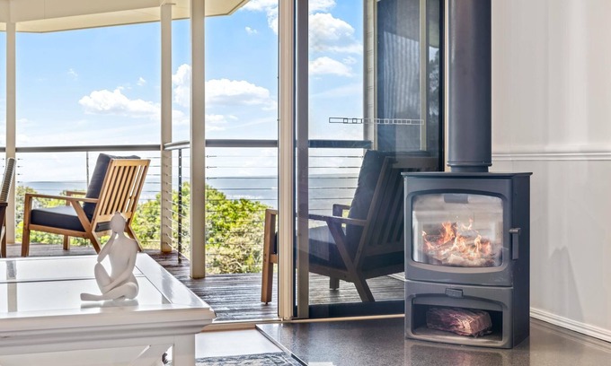 Flaxton House | Flaxton Cottage - Stunning Queenslander Holiday Getaway with Expansive Views