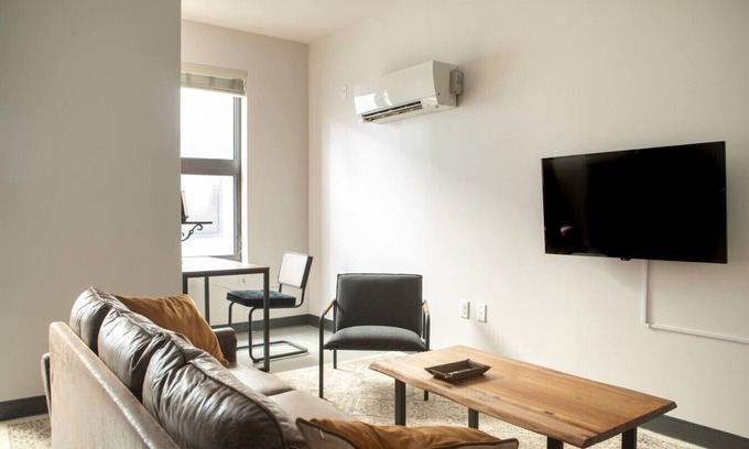 Westown Apartment | Flexhome Deer District Studio Apt - One Block from Fiserv and Baird