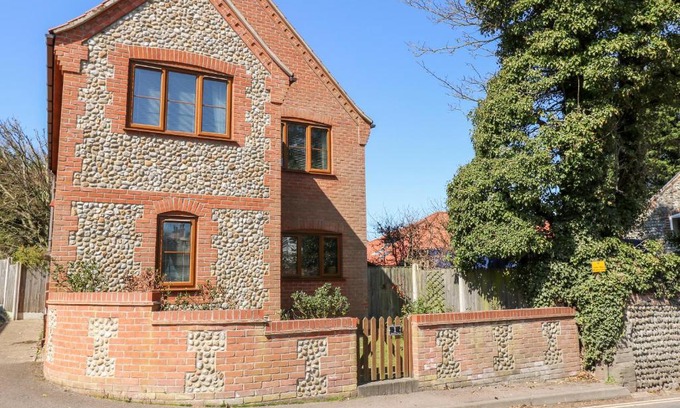 Mundesley House | Flintstone Cottage