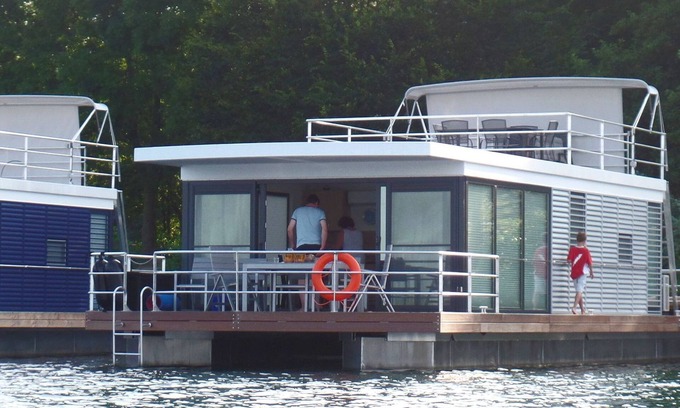 Vynen House | Floating 44 in Xanten - Boot 1 - Floating 44 Komfortable Hausboote bei Xanten mit Tollem Seeblick