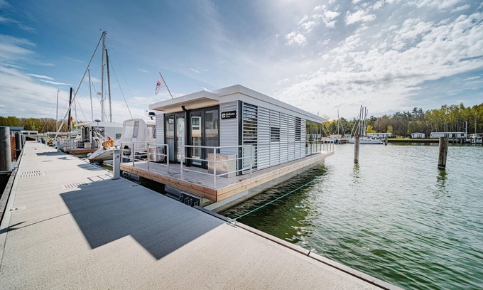 Peenemuende Boat Rental | Floating Comfort in Peenemünde