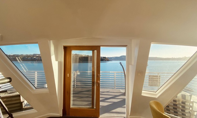 Marin City Boat Rental | Floating home experience. Walking distance to restaurants and Shopping.