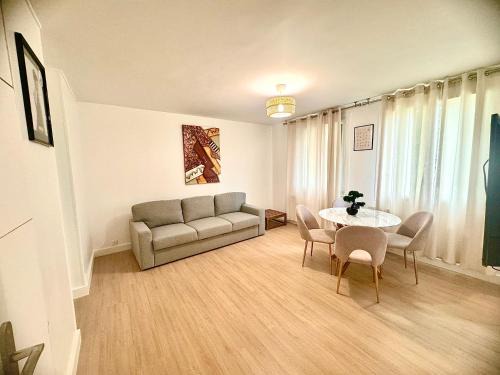 Stains Apartment | Flora Stains