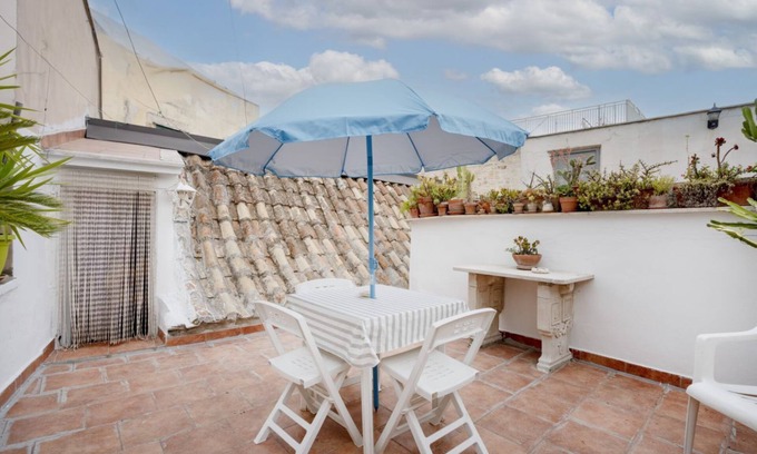 Bitonto Apartment | Floral Court 1 - Your Peaceful Retreat