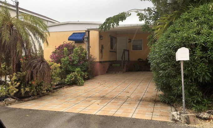 Tavernier House | Florida Keys charming canal front bungalow with boat dock included