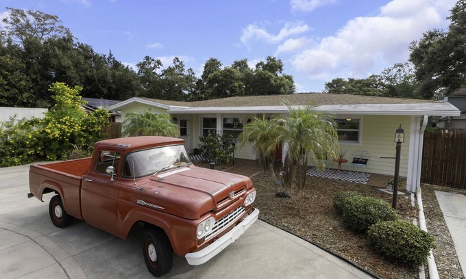Clearwater House | Florida Retro Home minutes from the famous Clearwater Beach and Honeymoon Island