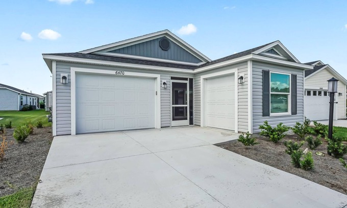 Okahumpka Villa | Florida Sunshine & Villa Serenity: Your Ideal Getaway Awaits!