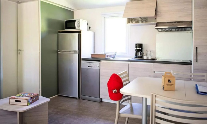 Lissac-sur-Couze House | Flower Camping du Lac du Causse * - Mobile home Comfort 35 m2 (3 bedrooms) + LV + TV + semi-covered terrace 6m2 8 people