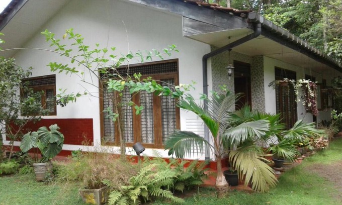Unawatuna House | Flower Garden Villa