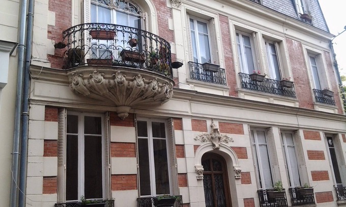 Fontainebleau House | Fontainebleau center 19th century Townhouse near Chateau