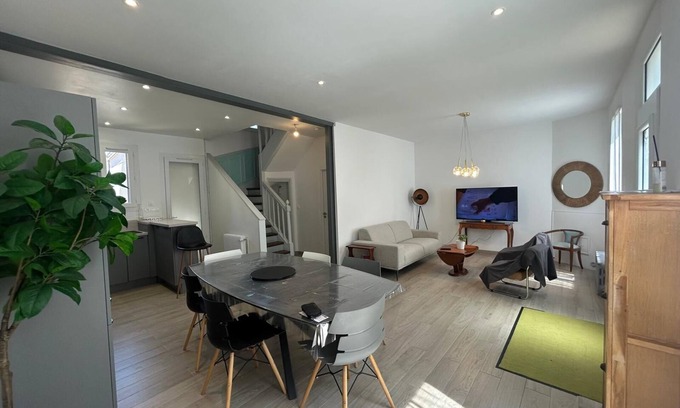 Fontainebleau House | Fontainebleau maison/house, Treasure of well-being.