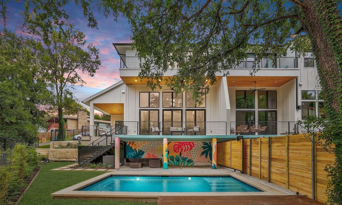 Riverside House | Football Fave - Pool, 5 Min to Downtown, Photo Op
