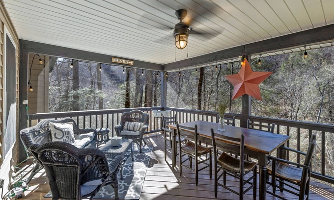 Lynn House | Foothill Falls, Waterfront/Gameroom/Pets Welcome!