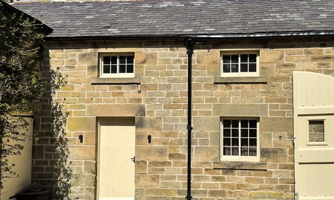 Hallington Villa | Footmans Cottage - Two Bedroom Villa, Sleeps 4