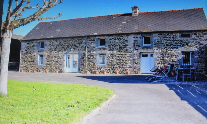 Planguenoual House | For rent, single-storey farmhouse with large grounds.