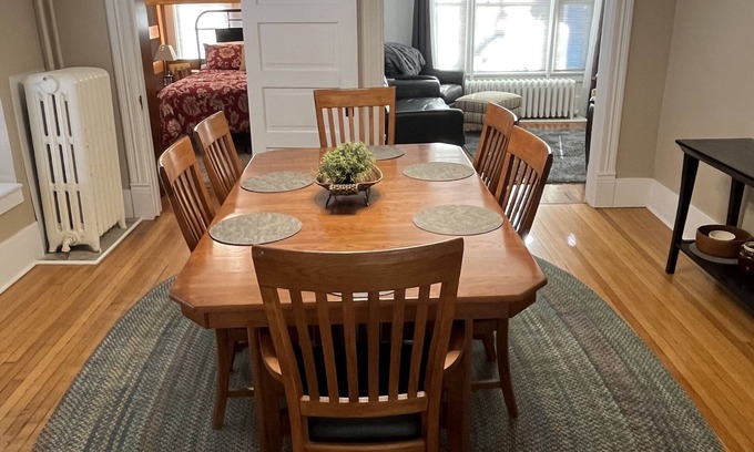 Des Moines Apartment | Forest Ave Historic Rutledge home 8 beds close to everything in the metro.