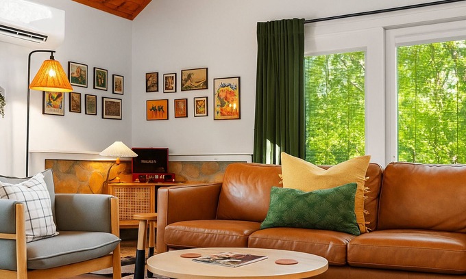 Berkeley Springs Cabin | Forest Haven: Hot Tub, Record Player, Fire Pit