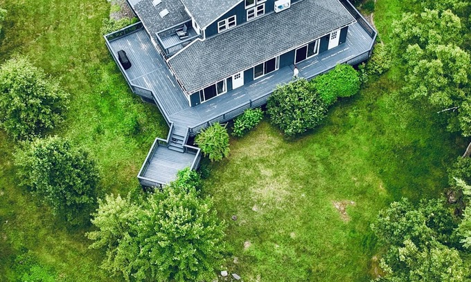 Kerhonkson Villa | Forest Villa: Yoga Studio, Theater, Fire Pit + Deck | Dream House in the Gunks
