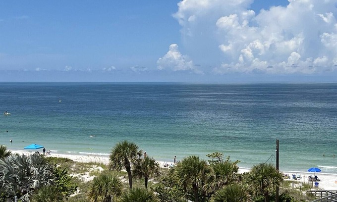 Clearwater House | Forget your Worries at Zen Escape