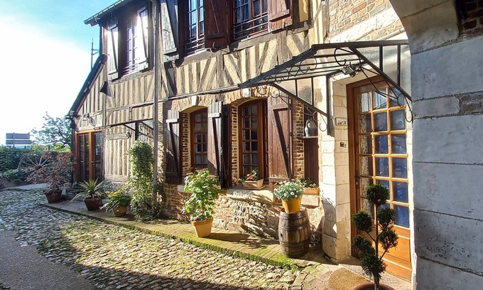 Pont-Audemer House | Former Charretterie in the heart of Pont Audemer