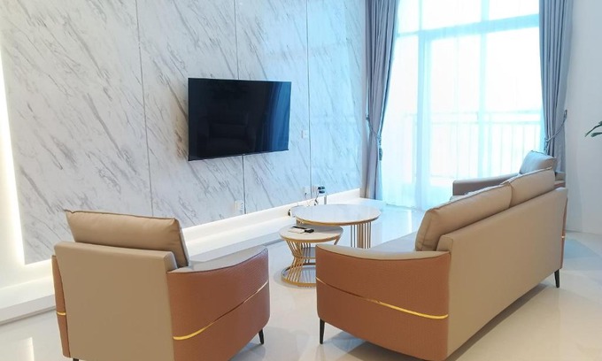 Lubuk Baja Apartment | Formosa Spacious Apartments with Netflix & Pick Up Service by MESA