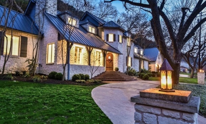 Rivercrest House | ⭐️Formula 1 -Luxury Lake Austin: Pool, Hot Tub, Chef, Waterfront Dock⭐️