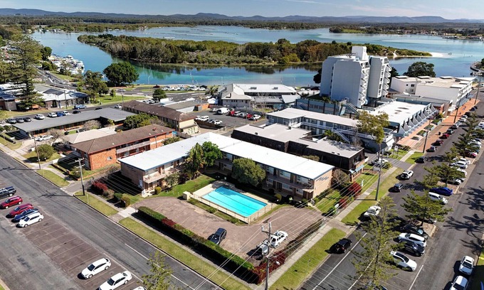 Forster Apartment | Forster Lodge 16: 1 BR, 0.5 BA in Forster, Sleeps 4