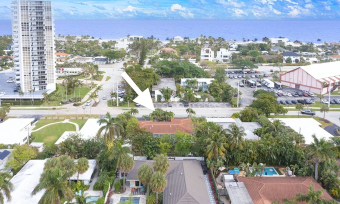 Dolphin Isles House | Fort Lauderdale Beach Villa With Pool, Walk to Beach, Perfect Beach Getaway