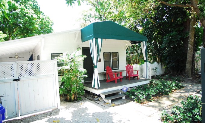 Victoria Park Cottage | Fort Lauderdale Tiny House on its own lot in Victoria Park near Las Olas & Beach