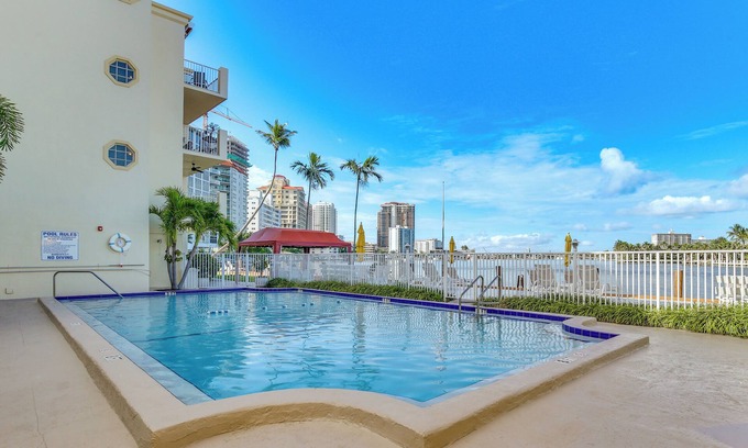 Central Beach Condo | Fort Lauderdale Vacation Rental: Walk to Beach!