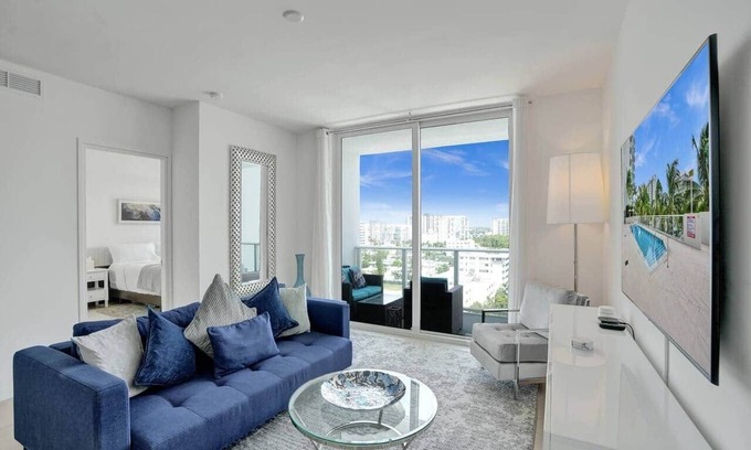 Central Beach Apartment | Fort Lauderdale Luxe - Beach + Rooftop Pools