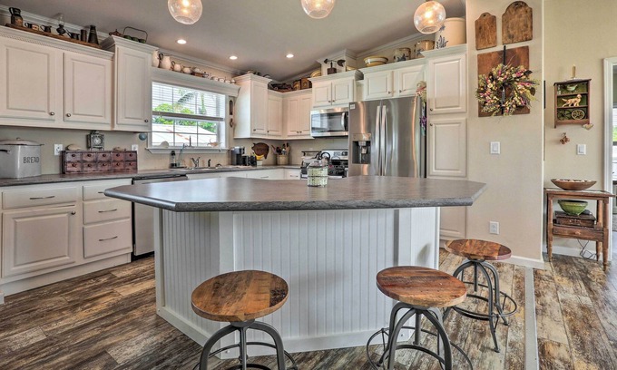 Truckland House | Fort Myers Retreat w/ Grill ~ 1 Mi to Beach!
