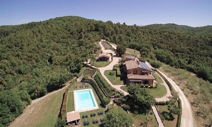 Gualdo Cattaneo Apartment | Forte Sorgnano | Farmhouse with pool